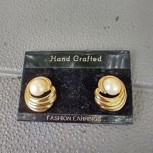 Women's faux pearl clip earrings. 1 inch long.